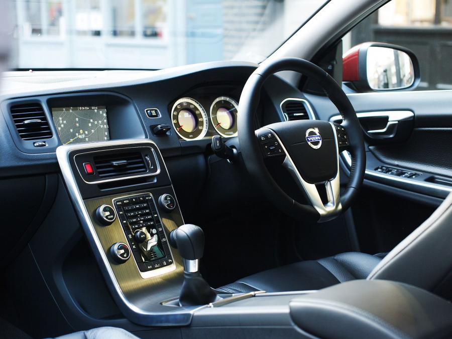  Volvo S60 D5 2010 года  (UK) (фото 13 из 16)